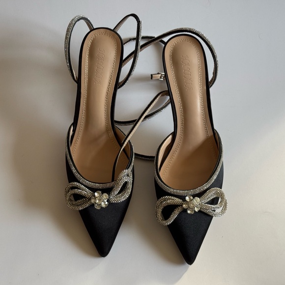 Bow heels. Satin finish. Size 10. - Picture 2 of 13